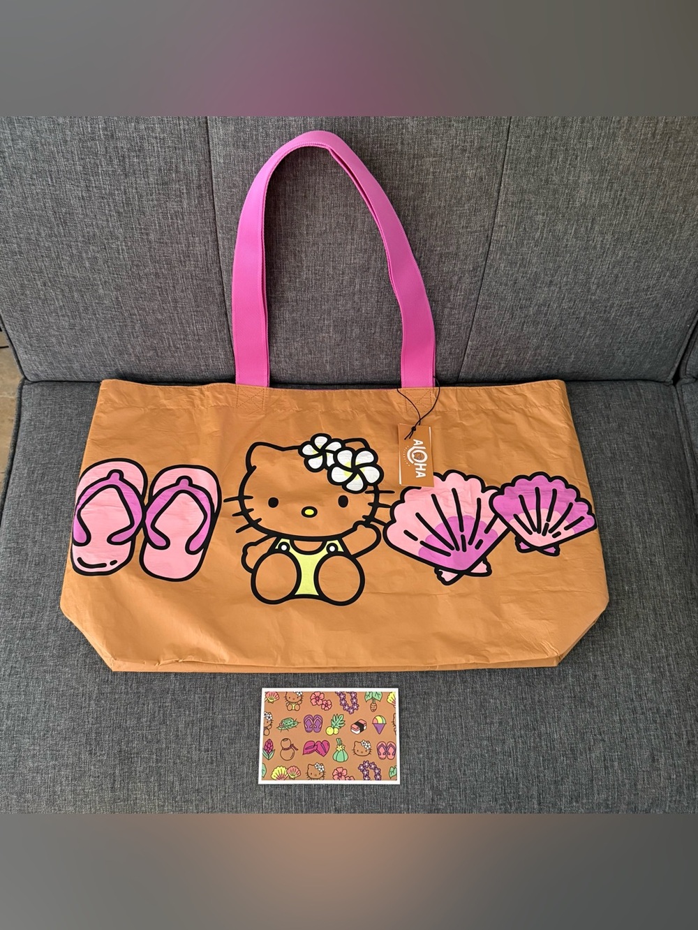 ALOHA Collection x Hello Kitty Hawaii Exclusive Reversible Holo Holo Tote Bag - Picture 3 of 16